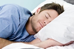 Алкоголь перед сном вредно воздействует на быструю фазу сна
