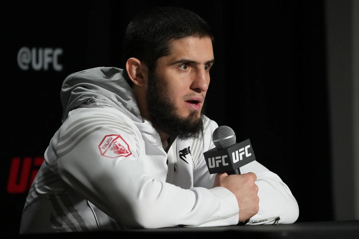 Махачев выйдет в октагон в полусреднем весе