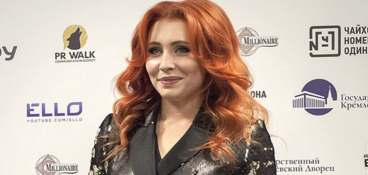 Певица Анастасия Спиридонова перестала скрывать свою беременность