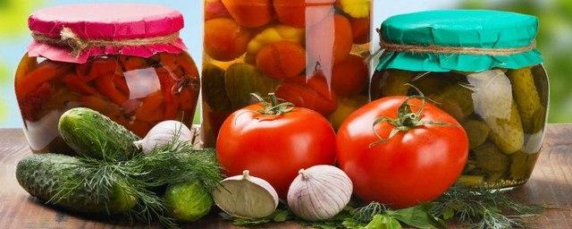 5 отличных рецептов консервирования помидоров и огурцов