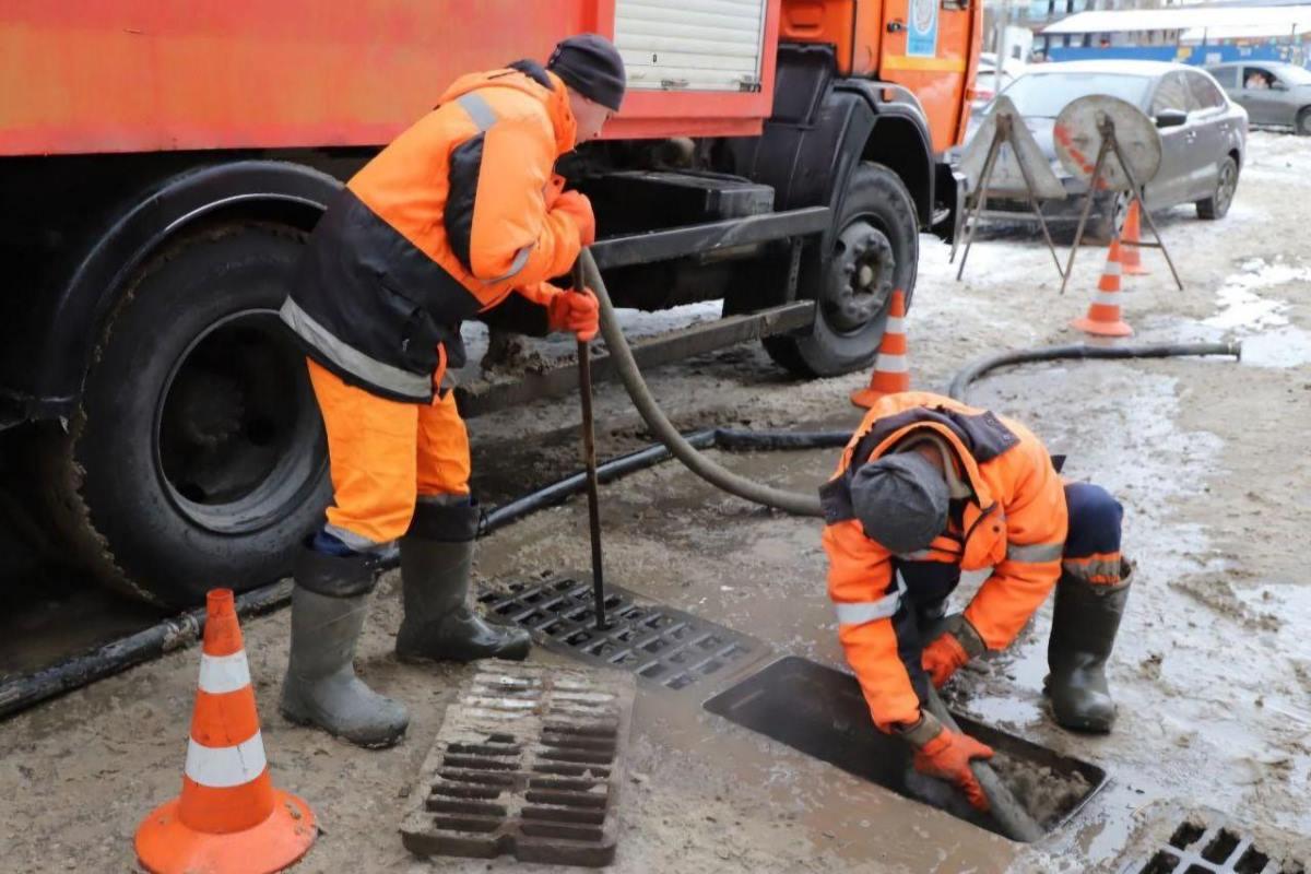 В Самаре взялись за масштабную очистку ливневой канализации и дождевых колодцев