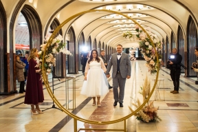 Станция «Маяковская» входит в число популярных локаций для проведения бракосочетания в рамках столичного проекта мэра «Новые адреса счастья». С 2021 года здесь уже зародилось сто семейных историй.