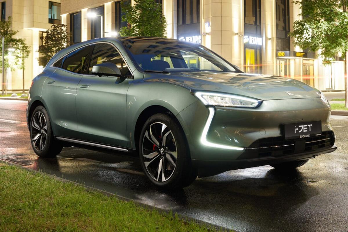 У властей РФ появился 585-сильный российско-китайский кроссовер