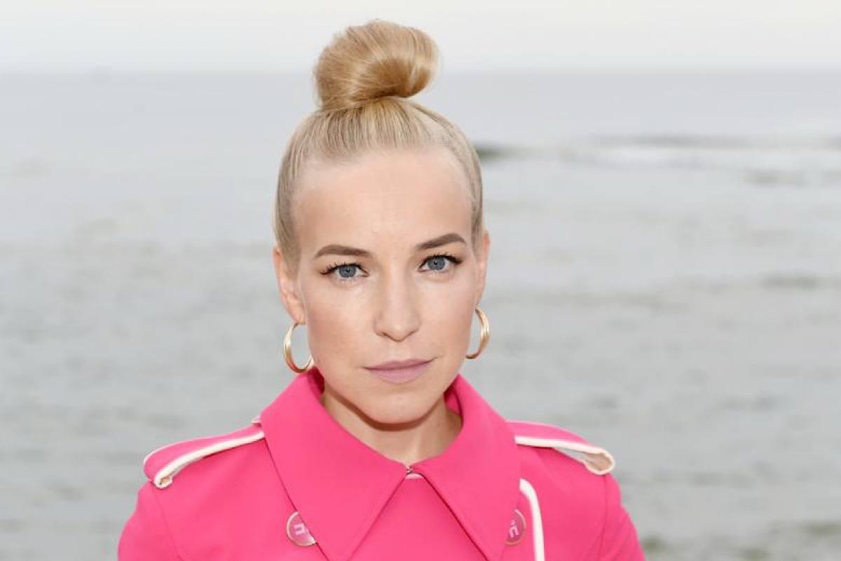 Известная российская актриса Мария Шалаева начала работать в такси в Париже