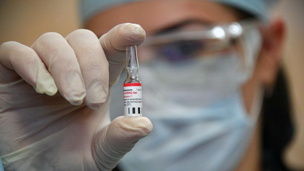 Вьетнам одобрил использование российской вакцины «Спутник V»