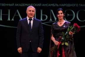 «Вы — подлинный бриллиант национальной культуры»: Глава Адыгеи Мурат Кумпилов поздравил артисты ансамбля «Нальмэса» с 90-летием работы на благо республики
