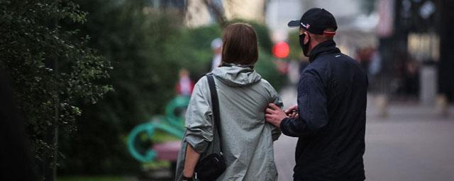 В центре Минска неизвестные в масках разгромили кафе и задержали людей