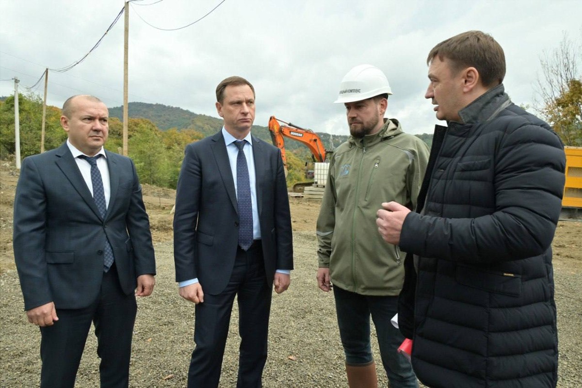 В Сочи по поручению мэра Андрея Прошунина строят водоводы и канализацию к участкам многодетных семей