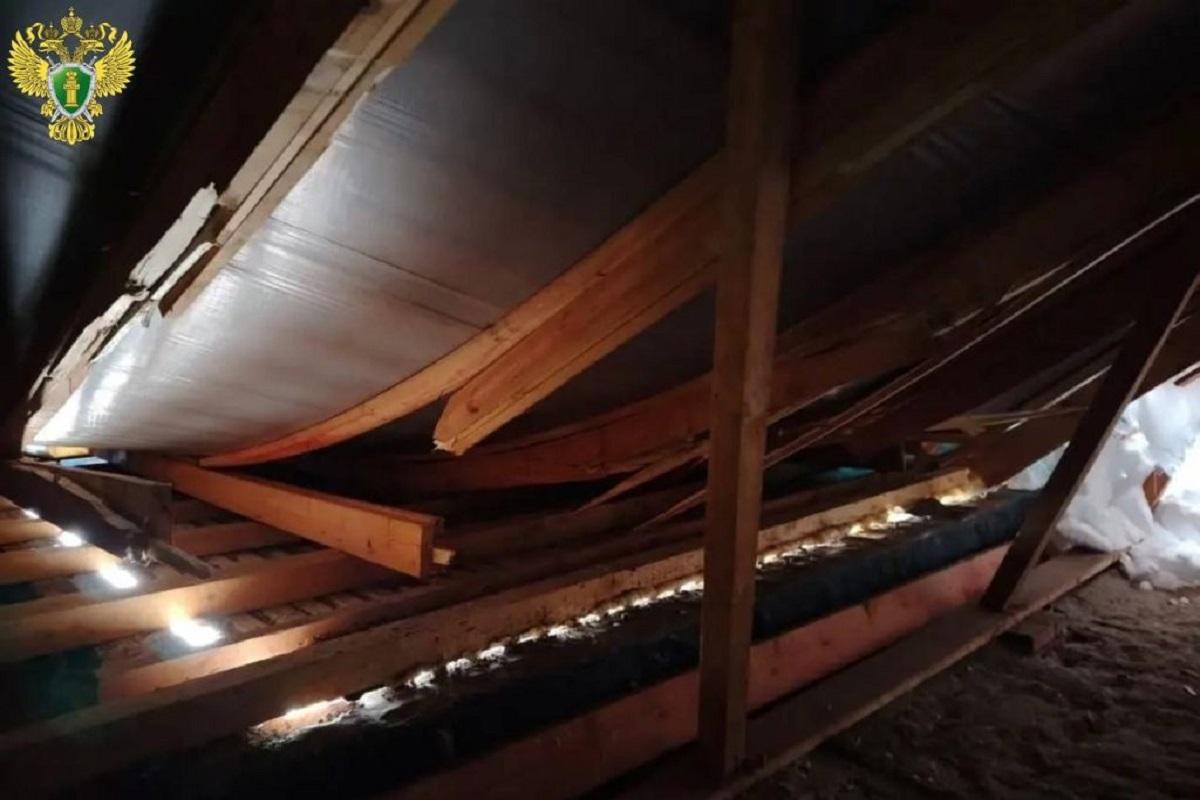 Прокуратура проверяет обрушение крыши в Поянсолинской школе