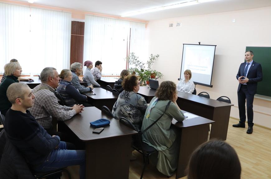 Глава Пущино Воробьев встретился с родителями в Службе сопровождения замещающих семей