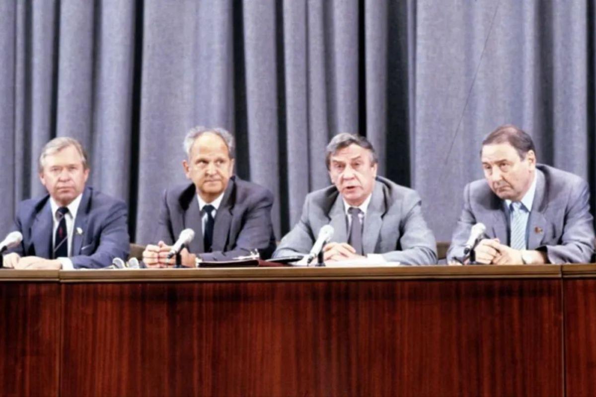 «Могли взять Ельцина тепленьким». Как путчисты променяли правду на огромные пенсии. Откровения Степашина