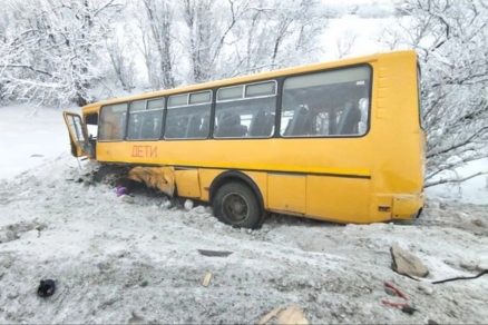 Автобус с детьми вылетел с трассы в Архангельской области
