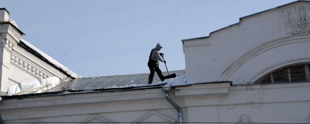 Для борьбы с наледью на крышах в Костроме создали специальный патруль