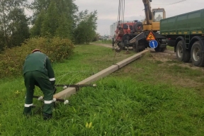 В сургутском парке Геологов наводят порядок: уберут 20 заброшенных столбов, портивших вид