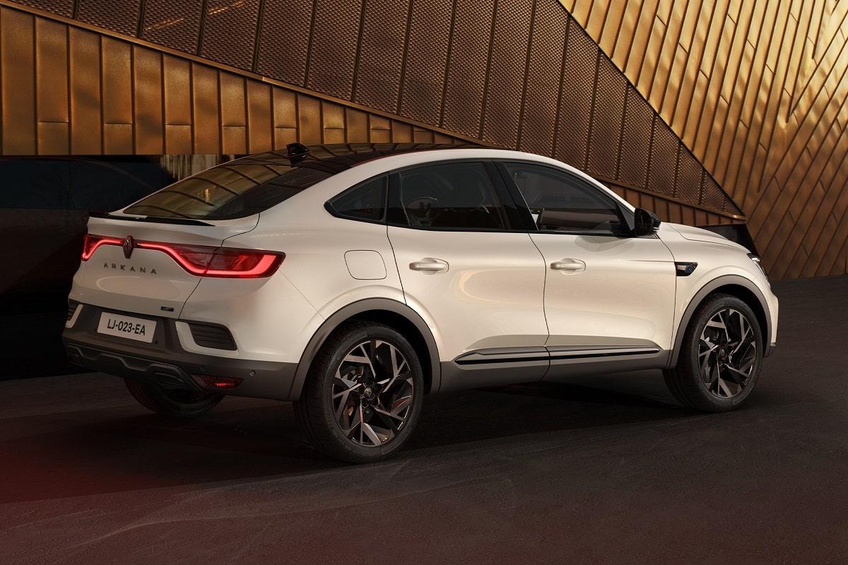 В РФ возобновили продажи новых Renault Arkana по цене от 2,7 млн рублей