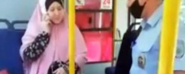 Сибирячка устроила скандал в автобусе из-за требования надеть маску