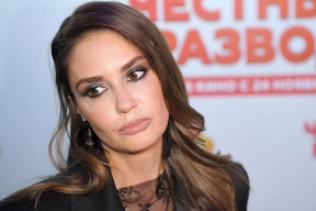 Агата Муцениеце встретилась с сыном впервые за 8 месяцев в театре-кабаре