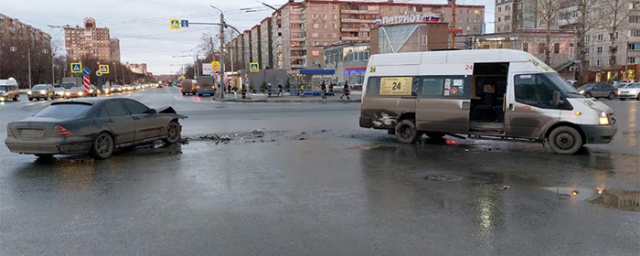 В Челябинске в ДТП с маршруткой пострадала 16-летняя девушка