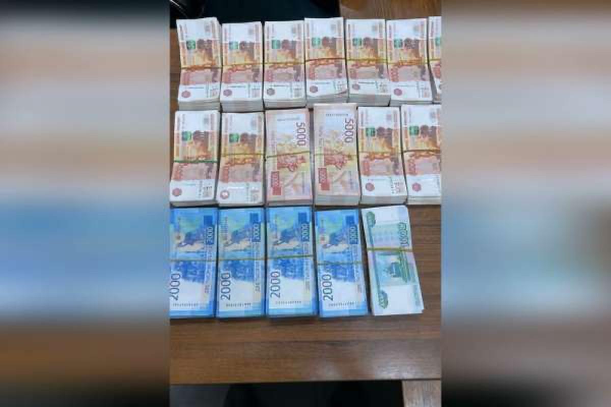 В Тыве задержали мужчину с 6,2 миллиона рублей под одеждой