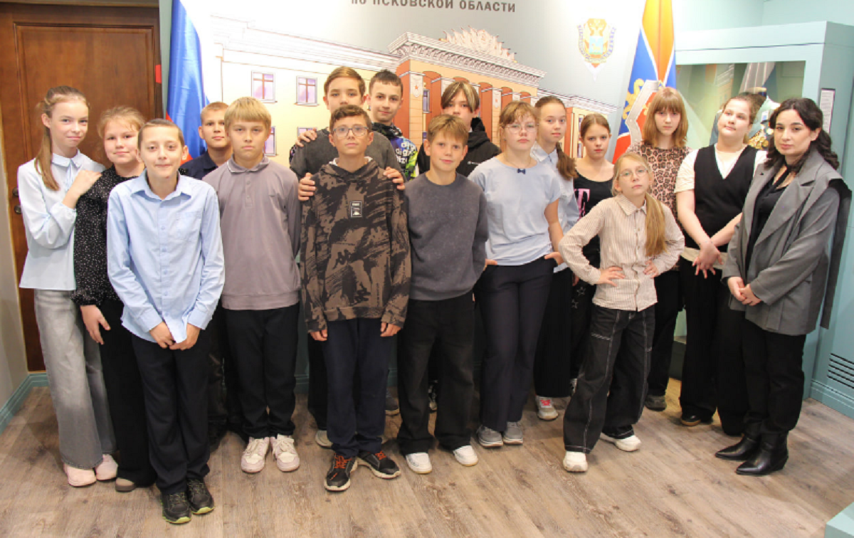 Ученики шестого класса побывали в псковском музее Федеральной службы безопасности