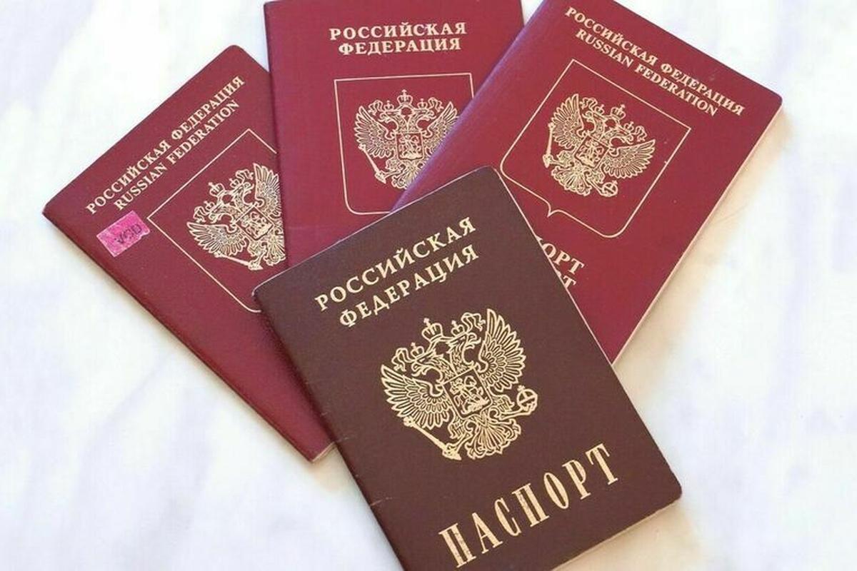 Паспорта вручили в парламенте Кабардино-Балкарии перед Днем Победы