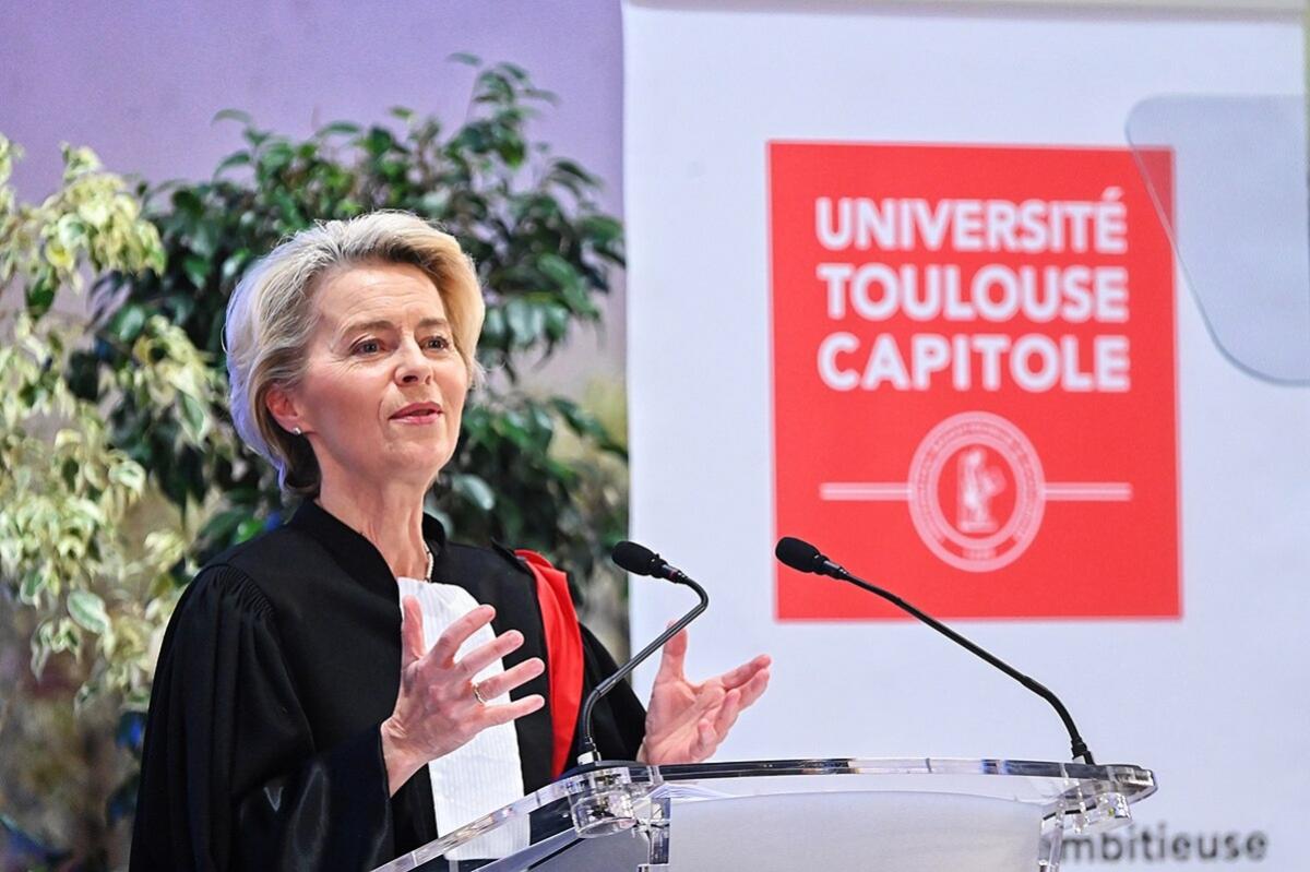 Глава Еврокомиссии под угрозой вотума недоверия из-за скандала с вакцинами