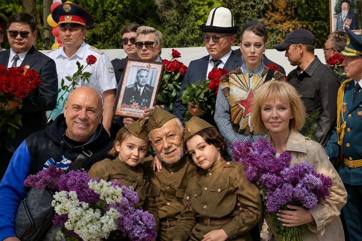 Киркоров, Безруков, Басков и другие. Как звезды встретили 9 Мая. Совсем как мы?