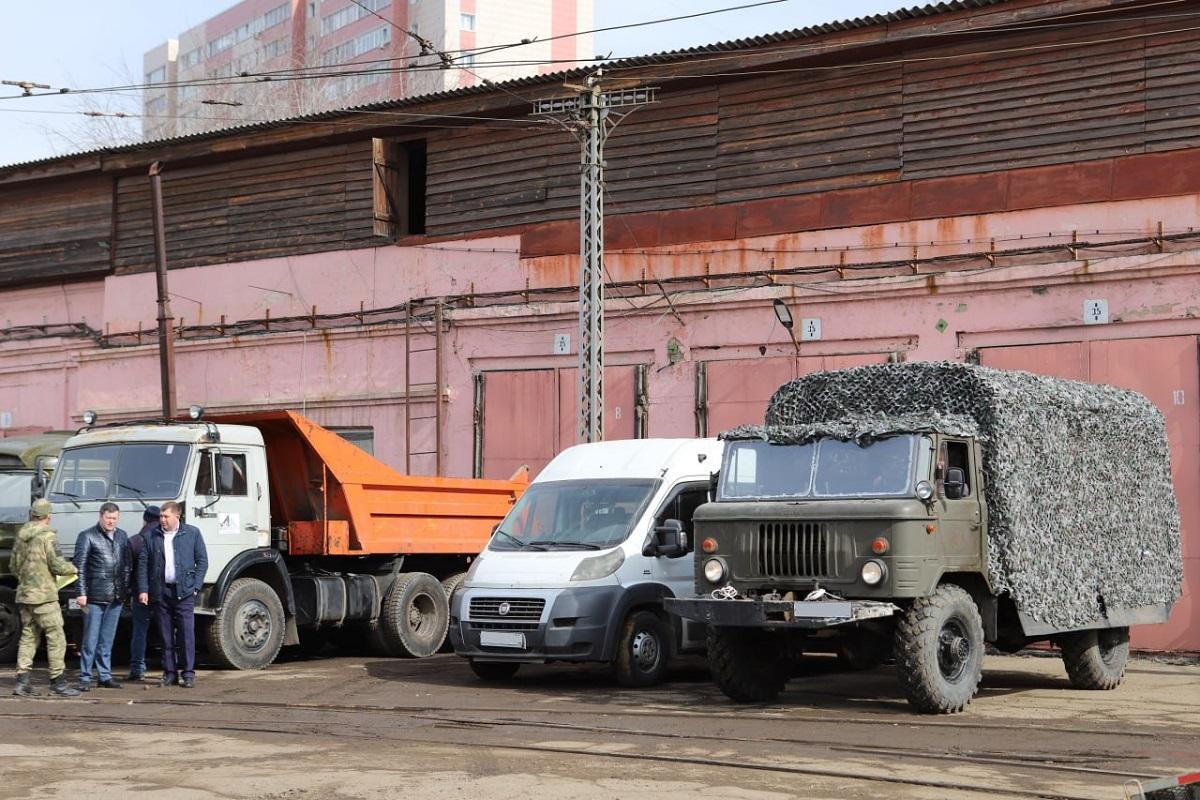 Из Иркутска в зону СВО отправили 12 автомобилей для подшефных воинских  подразделений