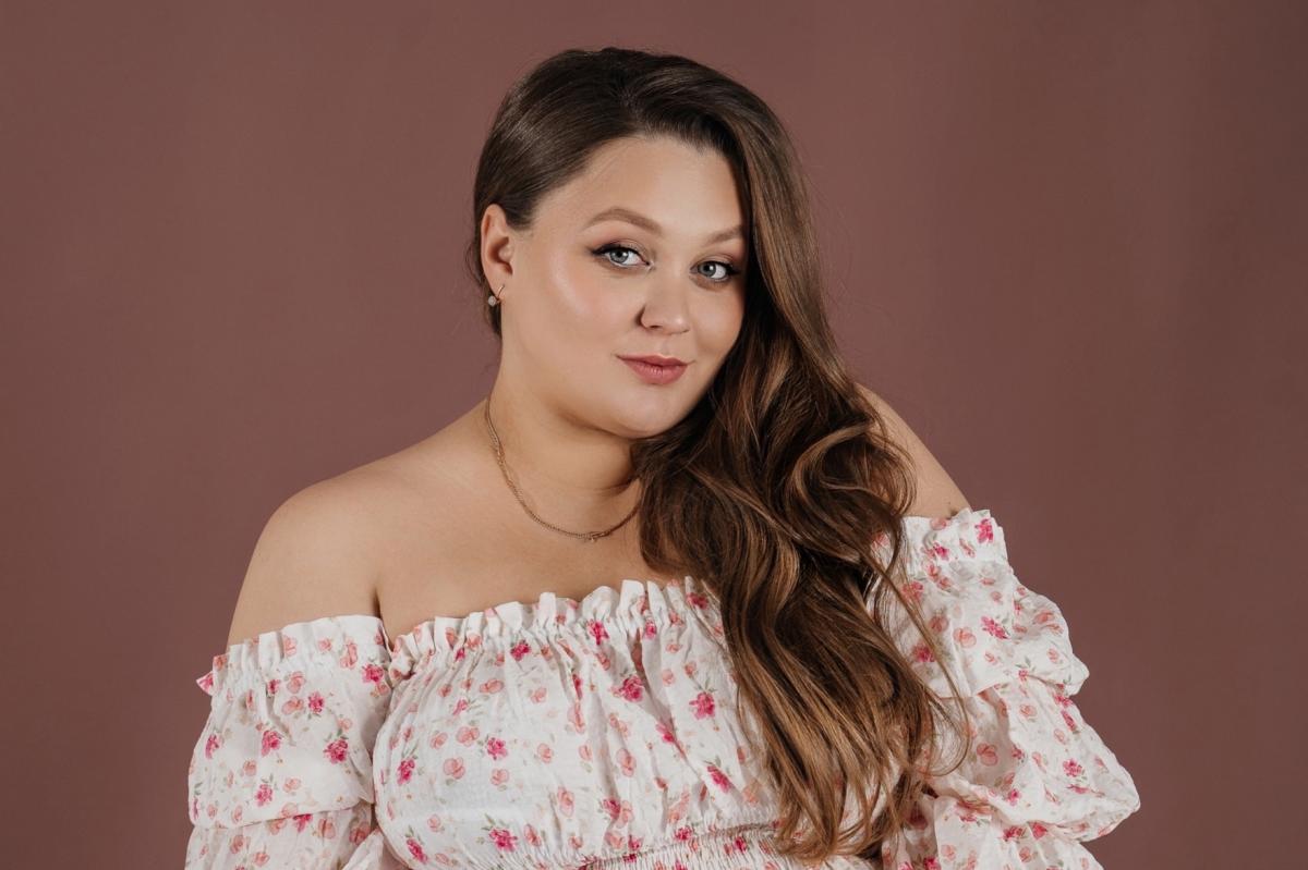 Сбросила 20 кг и покорила Москву. Почему сибирячку Софью Зайку всё время путают с женой Эрнста