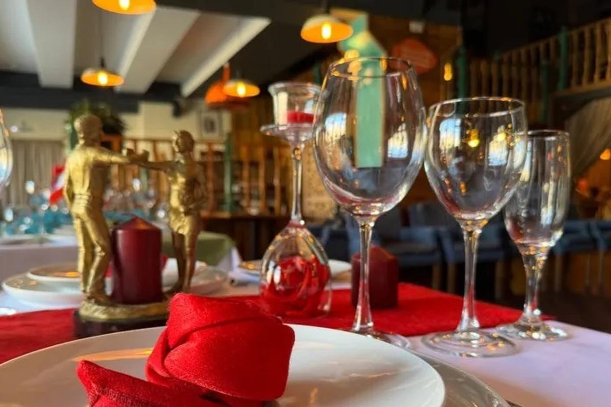 Гуляем по старинным кафе: куда сходить, чтобы почувствовать дух Питера