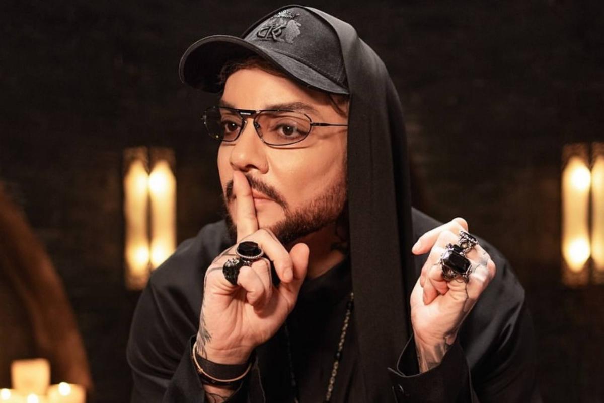 Руку не отрезали, но улыбка врет. Вышедший из больницы Киркоров не смог скрывать боль