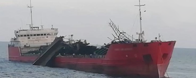 Поиск моряков со взорвавшегося танкера в Азовском море прекращен
