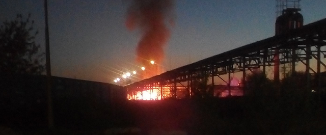 В Тихвине потушили пожар на вагоностроительном заводе