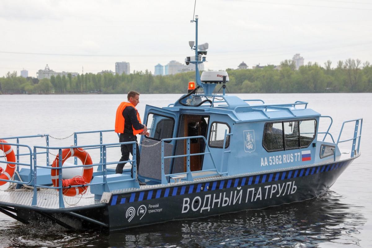 В Московской области СКР начал проверку после столкновения гидроцикла и баржи