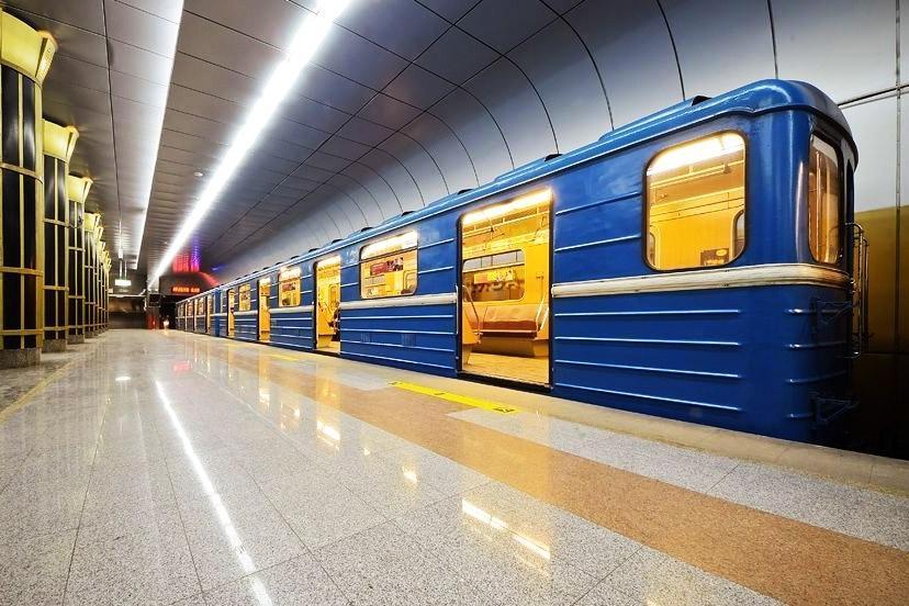 В новосибирском метро расширяют турникеты для мам с колясками