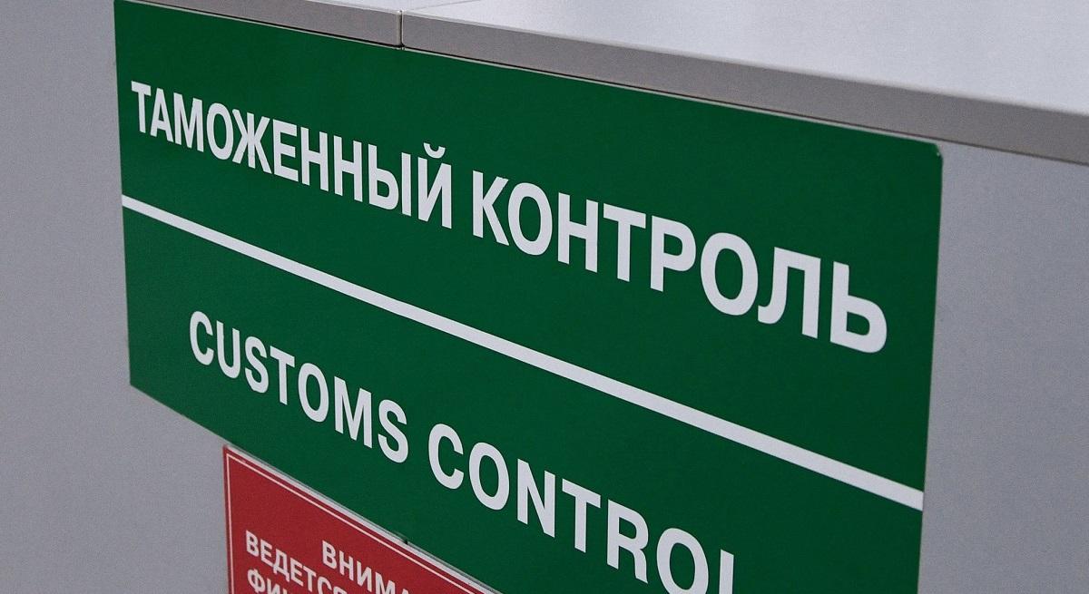 Сибирские таможенники пресекли нелегальный вывоз авиапассажирами более 21 млн рублей