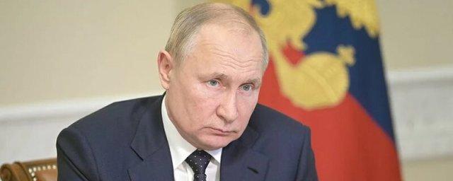 Путин потребовал достичь в 2022 году роста реальных доходов россиян минимум на 2,5%