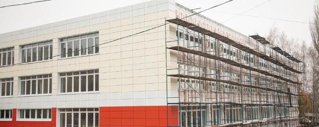 Сити-менеджер Чебоксар Спирин проверил ход капитального ремонта НОШ №2