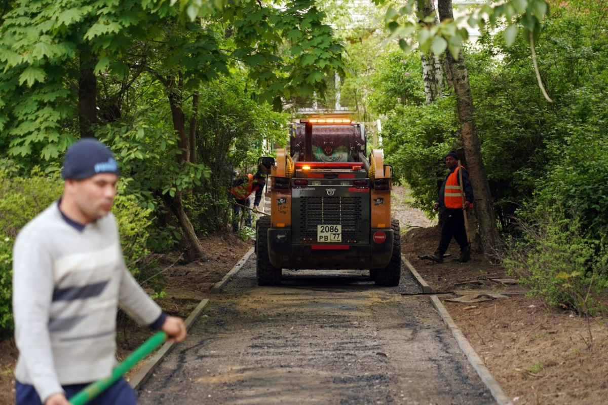 В Котельниках планово обновляют внутридворовые проезды и тротуары