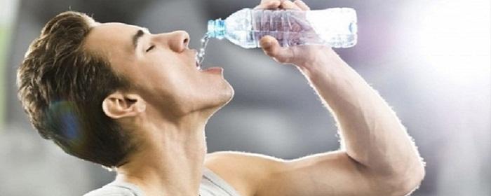 Диетологи рекомендовали лечить похмелье напитками для спортсменов