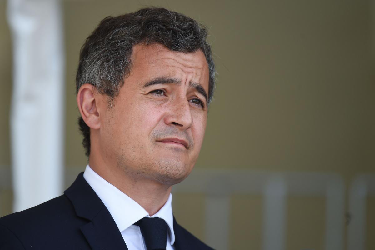 Глава МВД Франции подверг критике обращение военных к властям