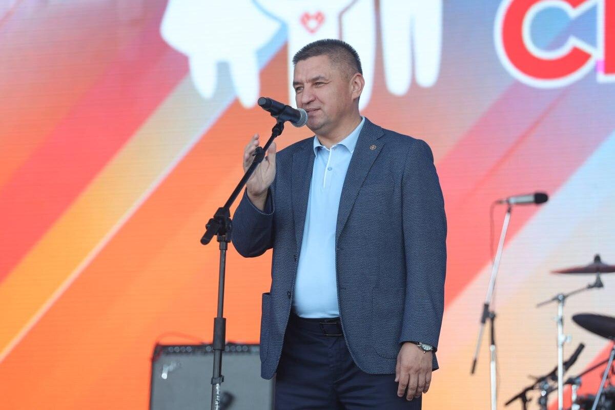 Глава Владимир Доброхотов поздравил жителей Чебоксар с 556-летием города