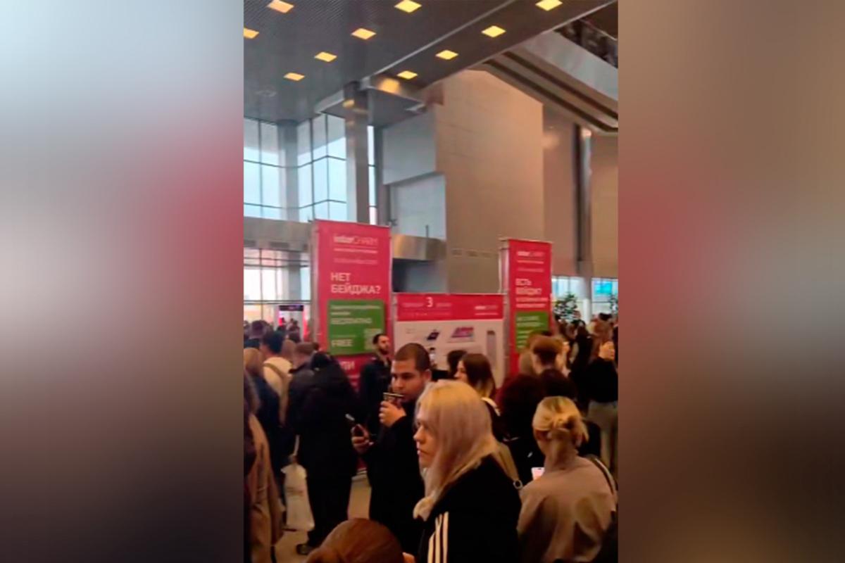 Из подмосковного «Крокус Экспо» эвакуированы сотни людей