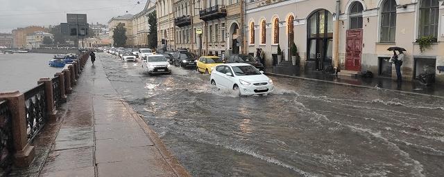 «Забытые» Смольным ливневки не справились с последствиями пришедшего в Петербург циклона