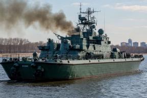 «Тикающая бомба» в Средиземном море: три страны отказались принимать аварийный танкер