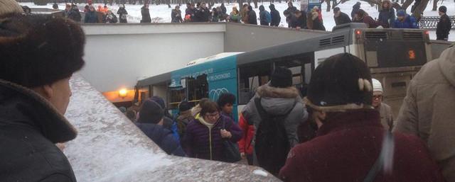В Москве 4 человека погибли при наезде автобуса на группу пешеходов