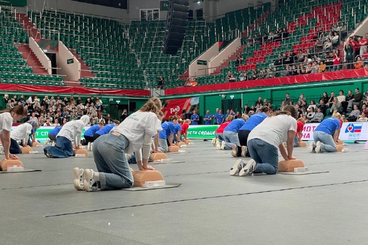 Две тысячи новосибирцев освоили навыки первой помощи на стадионе