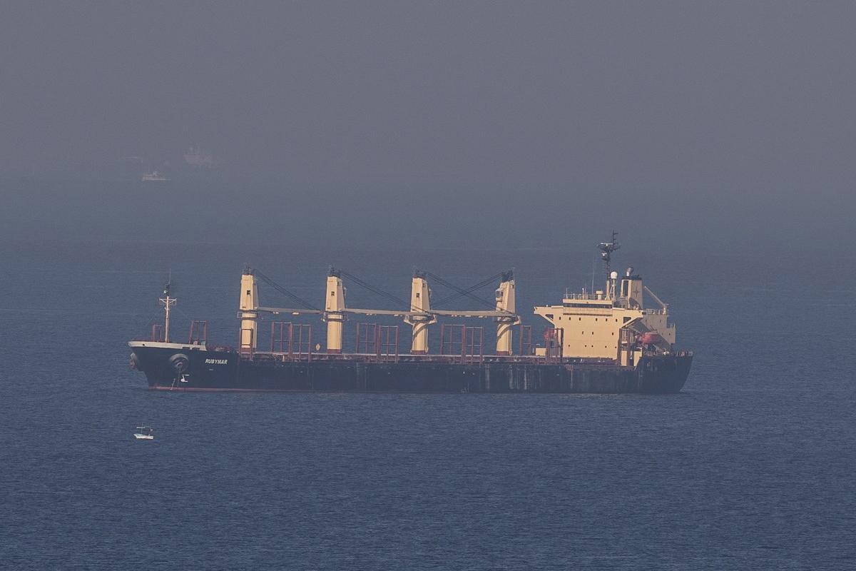 Грузовое судно Rubymar получило серьёзные повреждения в результате атаки хуситов в Аденском заливе