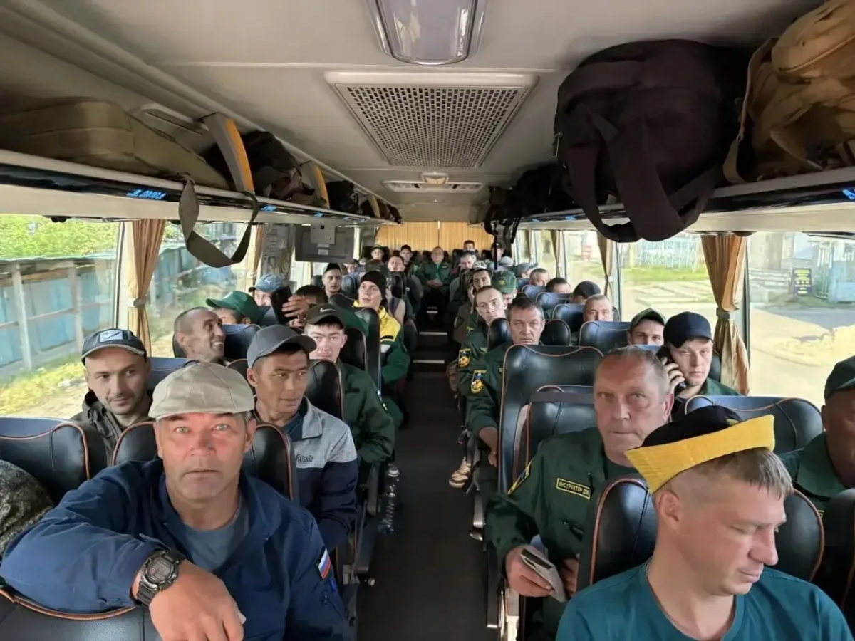 Александр Осипов: Еще 60 забайкальских пожарных-десантников выехали в Красноярский край для борьбы с лесными пожарами
