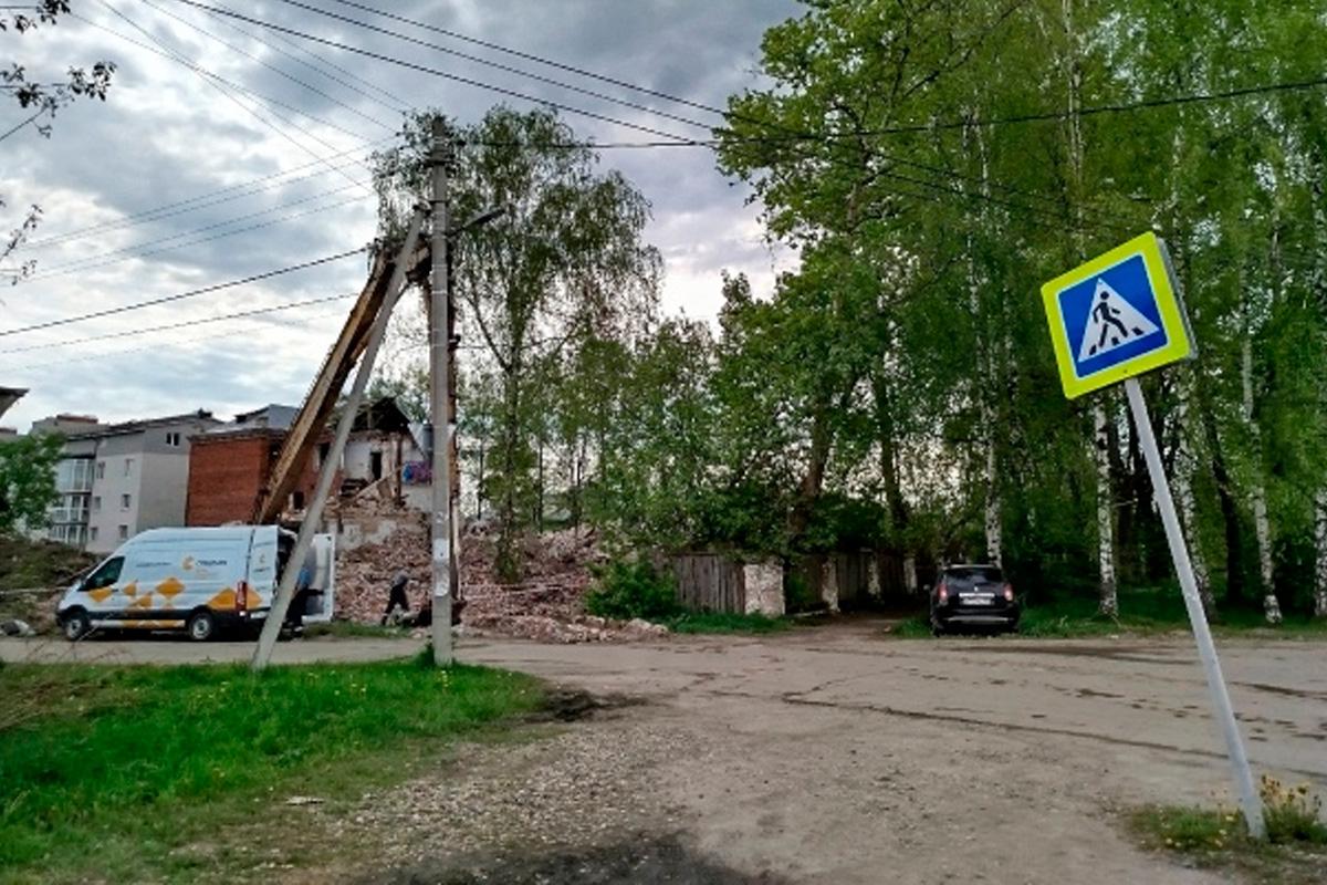 В Иванове демонтируют здание бывшей школы-интерната с военной историей